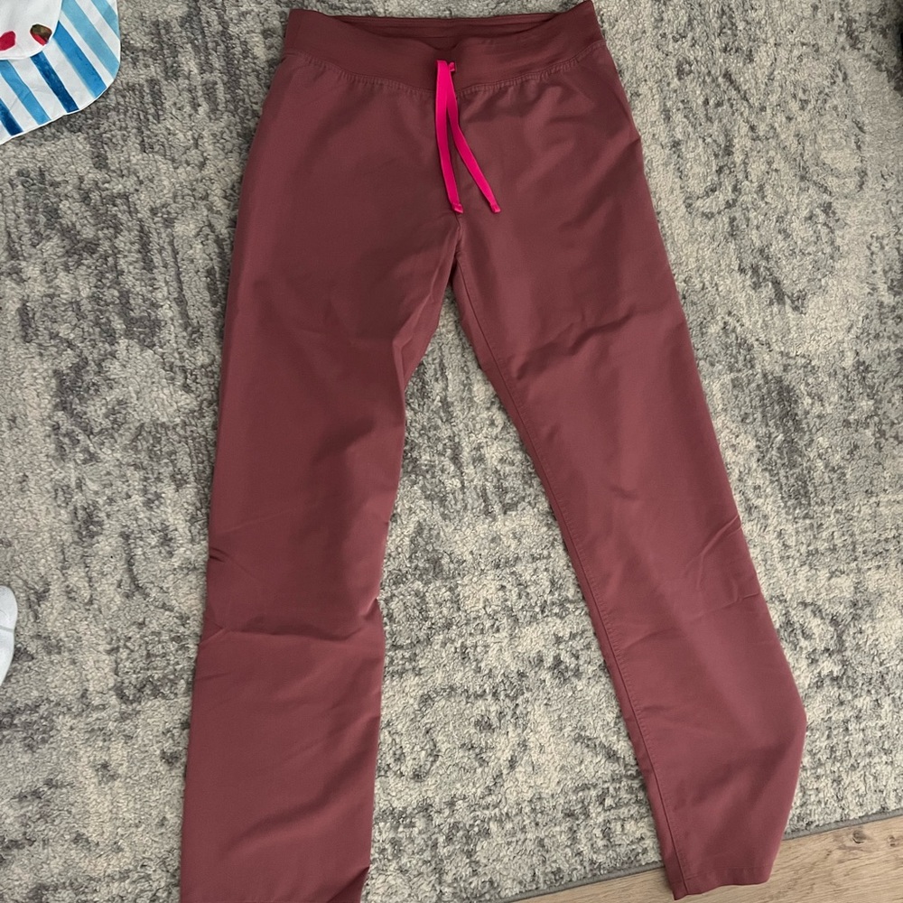 Figs Livingston women’s scrub pants small tall mauve pink